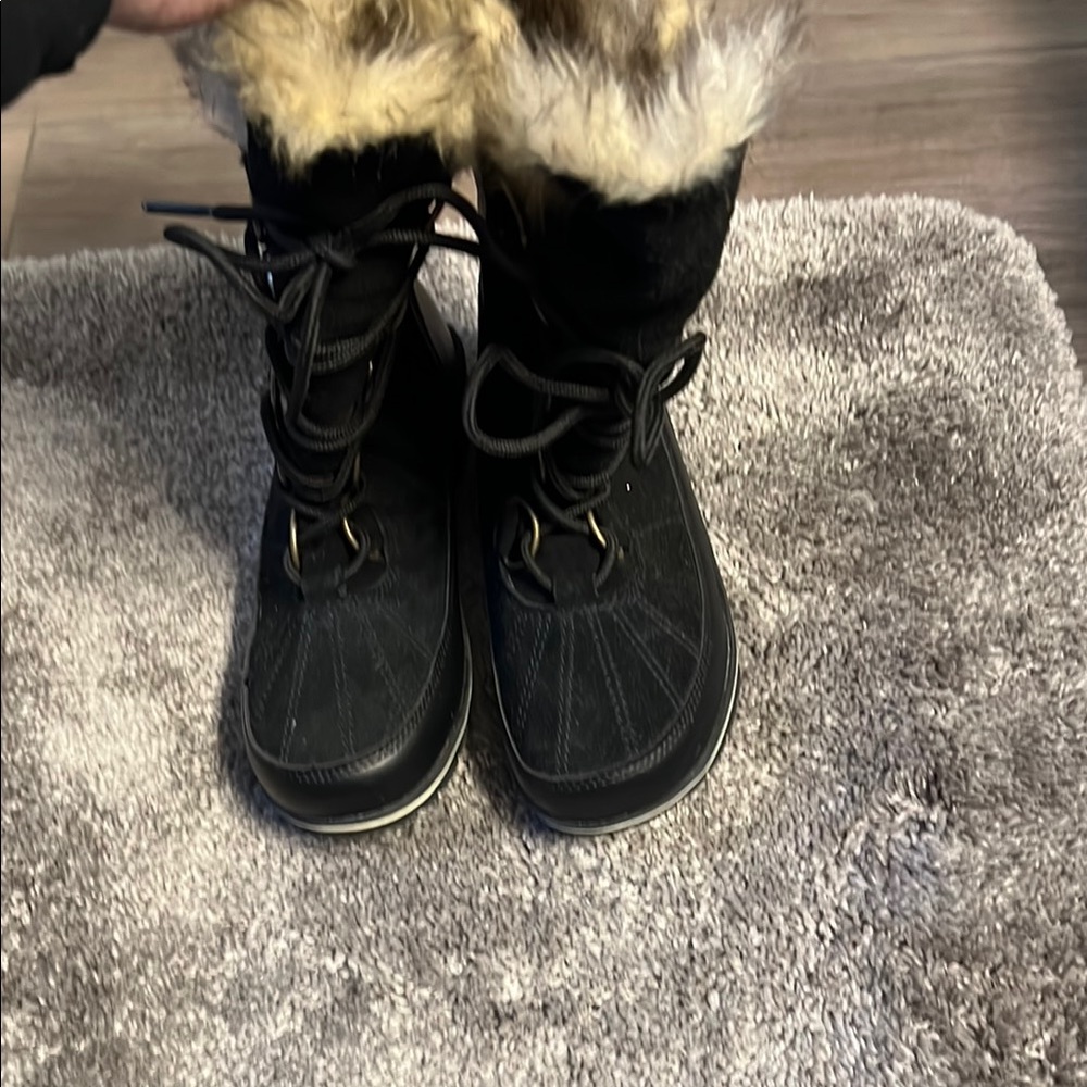 Black Fur-Lined Winter Boots. Unsure of brand bought at bass pro shop size 6.5